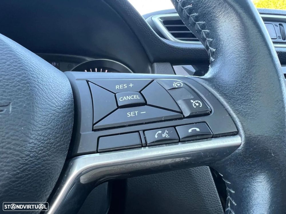 Nissan Qashqai 1.5 dCi N-Connecta J18+Led - 9