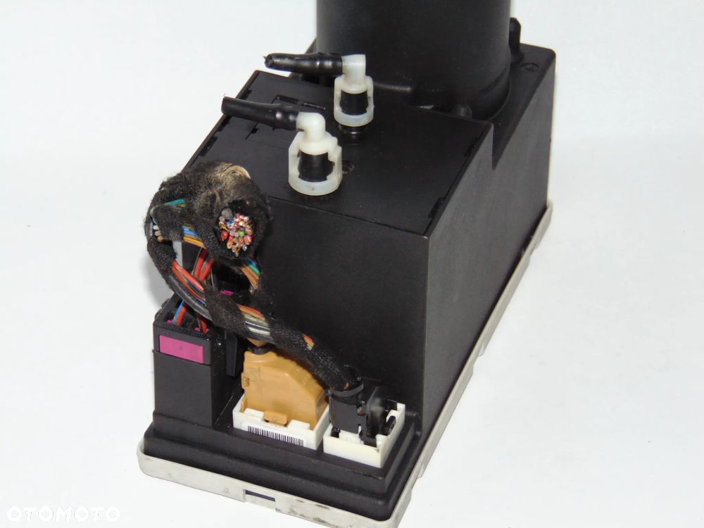 ORYGINAŁ pompa pompka siłownik centralnego zamka centrala 8D0862257B Audi A3 8L A4 B5 96-03r - 3