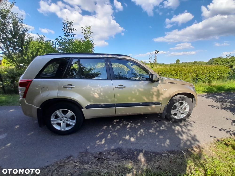 Suzuki Grand Vitara 2.0 - 6