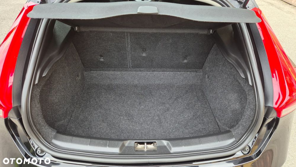 Volvo V40 T2 Momentum - 14