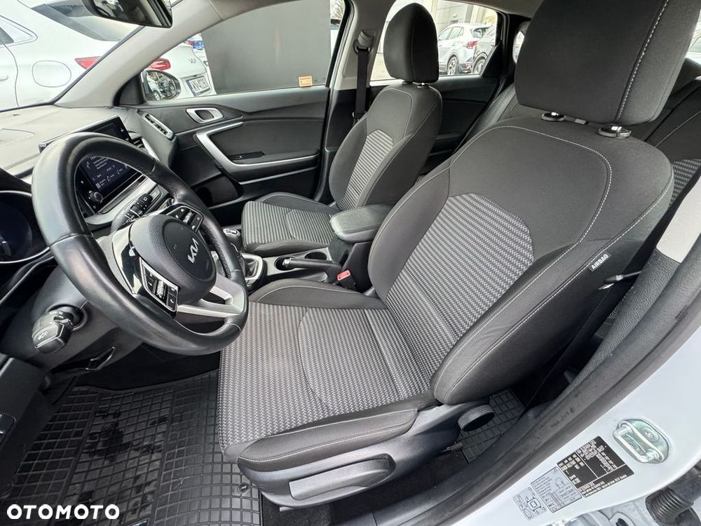 Kia Ceed 1.5 T-GDI M - 10