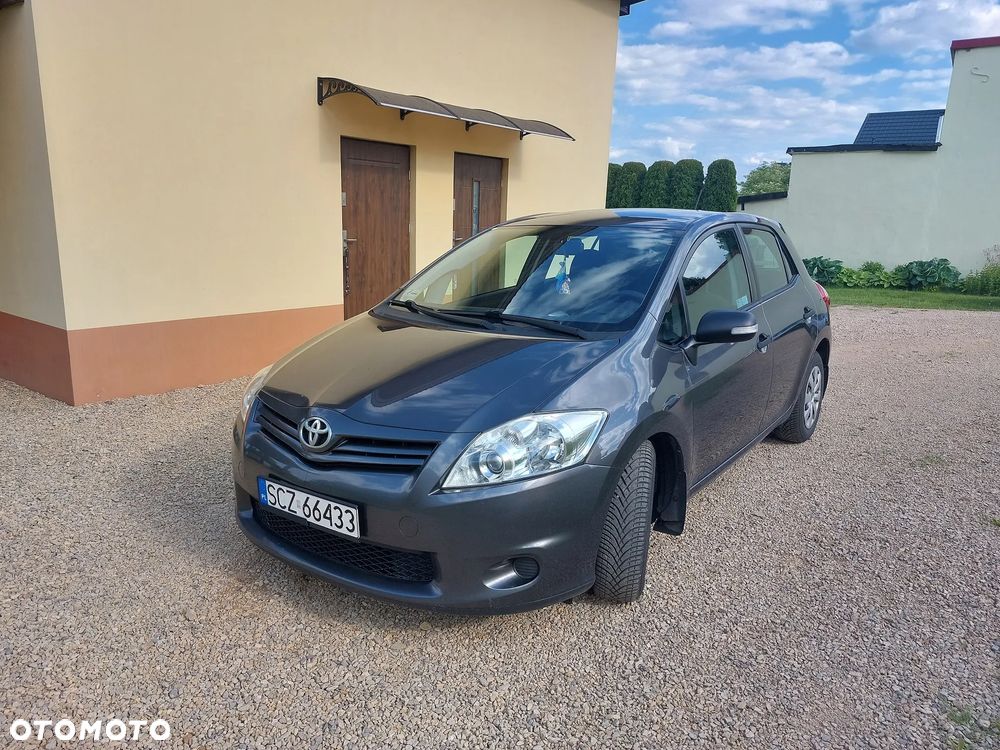 Toyota Auris 1.4 D-4D Terra - 1
