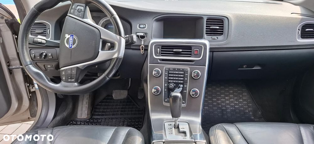 Volvo V60 D3 Geartronic R-Design - 6