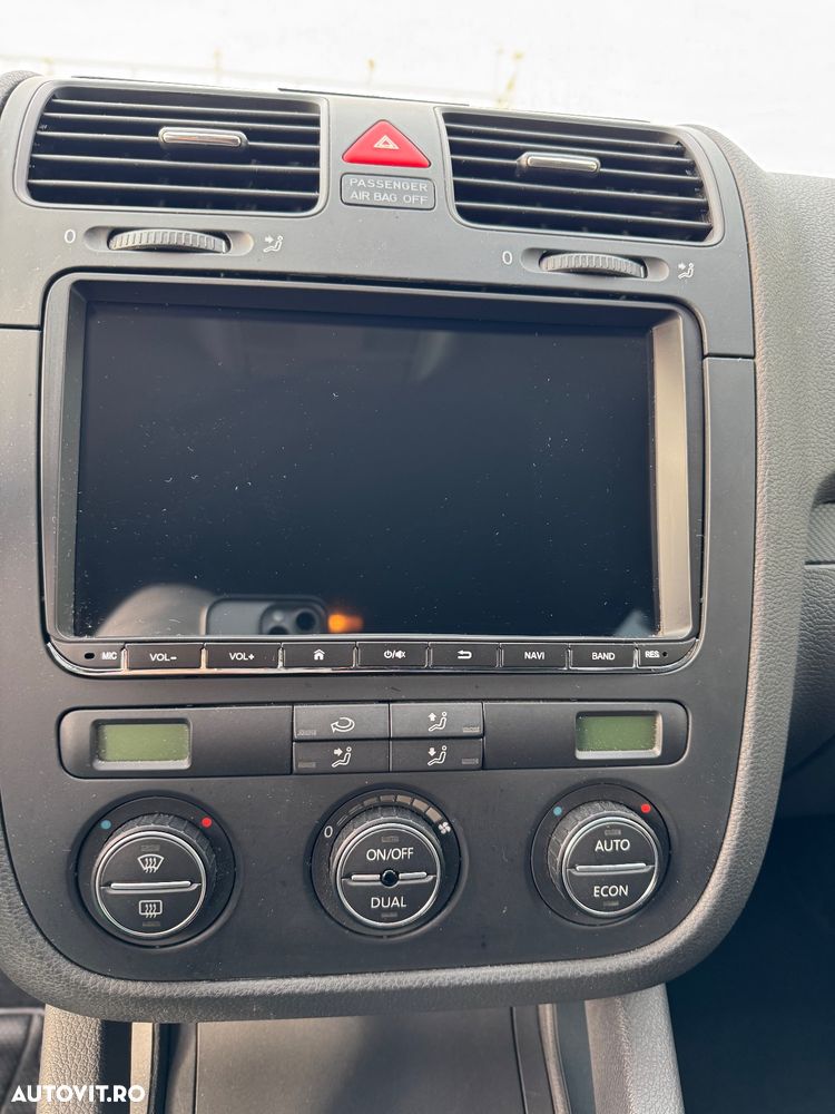 Volkswagen Golf 1.6 FSI Comfortline - 5