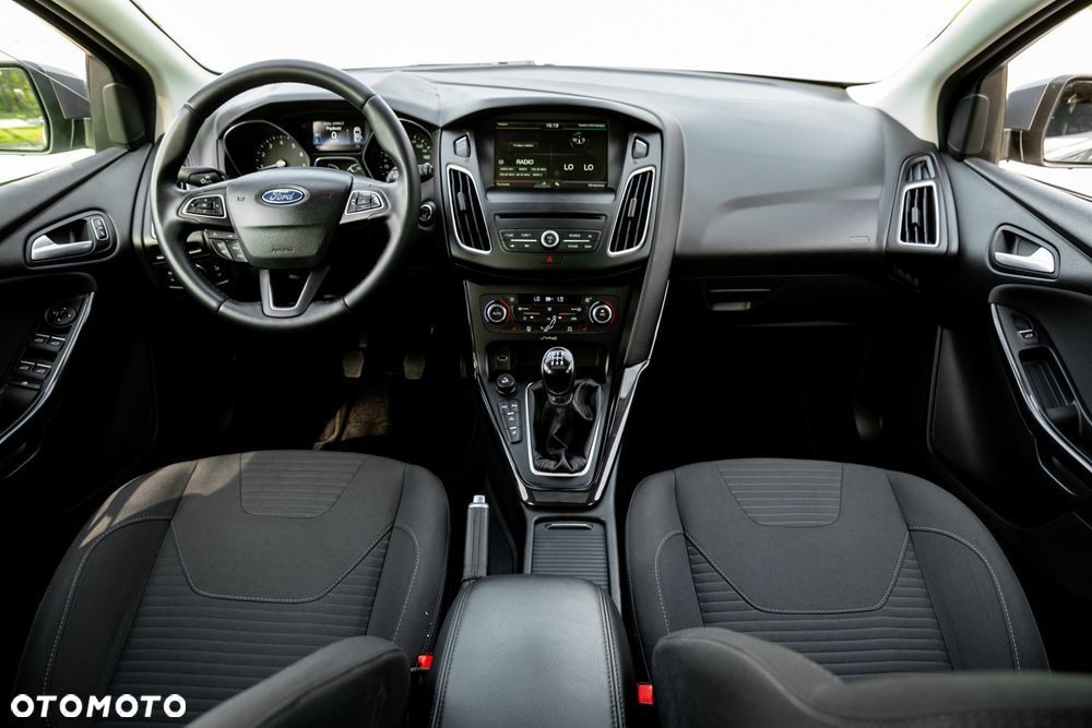 Ford Focus 1.0 EcoBoost Trend - 27