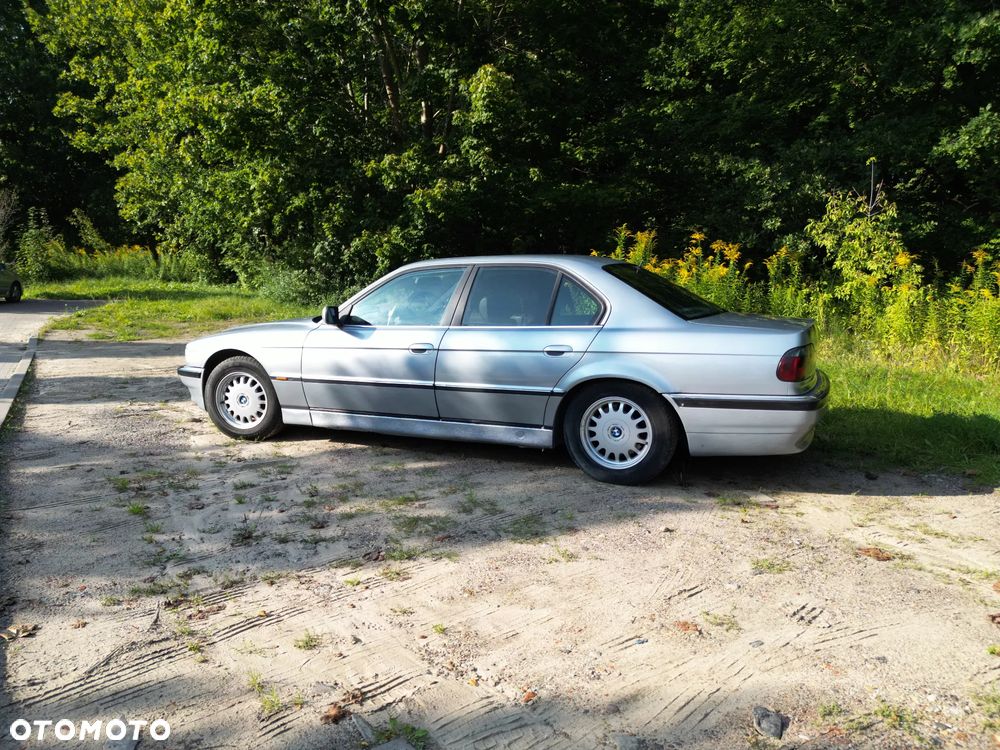 BMW Seria 7 730i V8 - 4