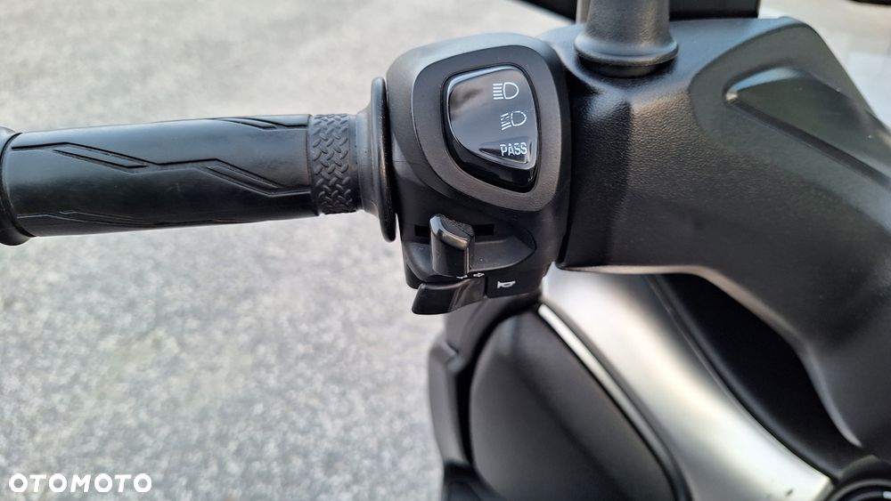 Yamaha X-max - 22