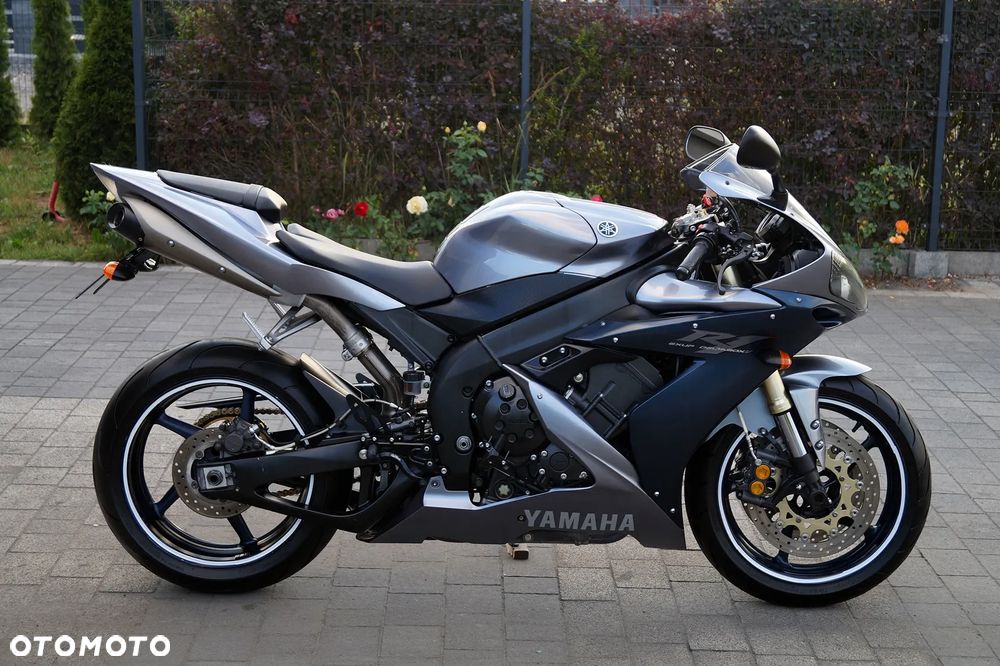 Yamaha R1 - 6