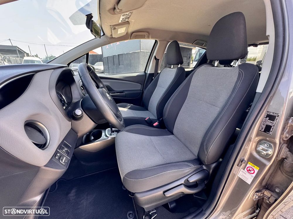 Toyota Yaris 1.5 HSD Sport+Navi - 16