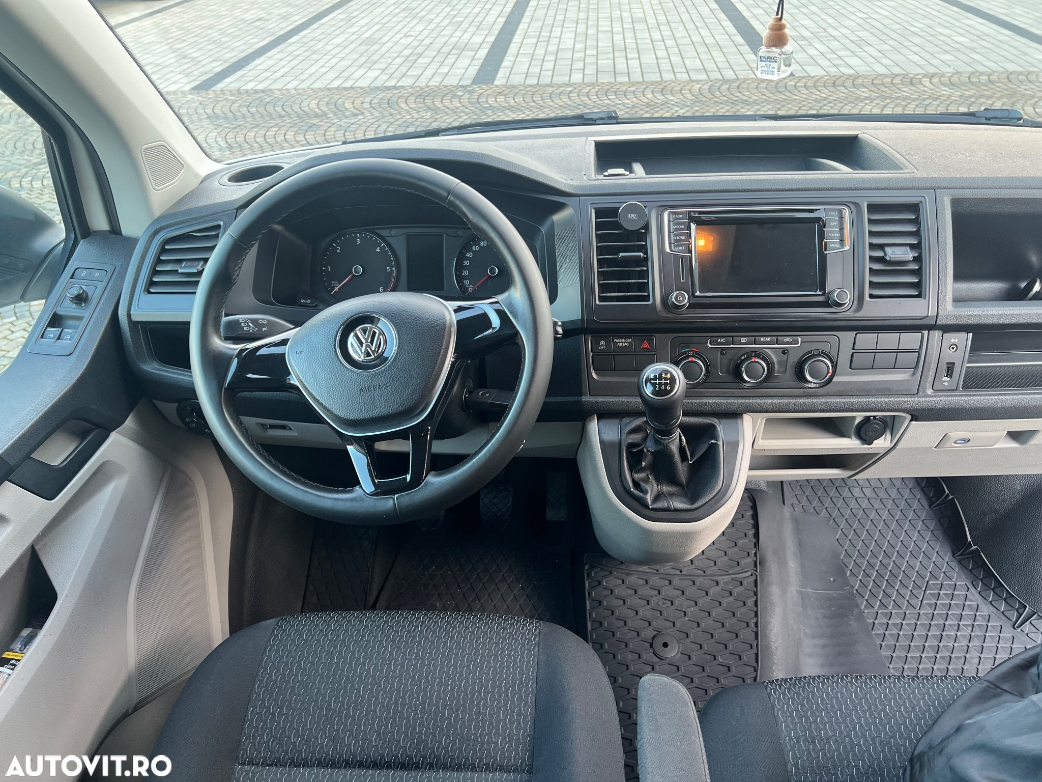 Volkswagen Caravelle - 6