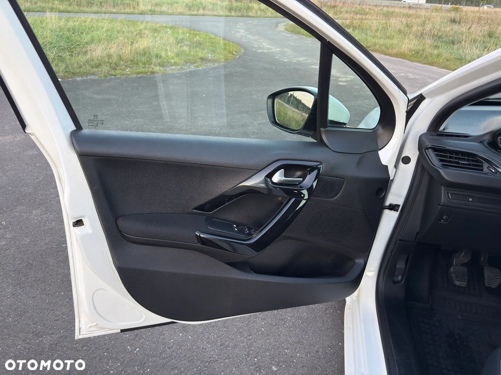 Peugeot 208 - 9