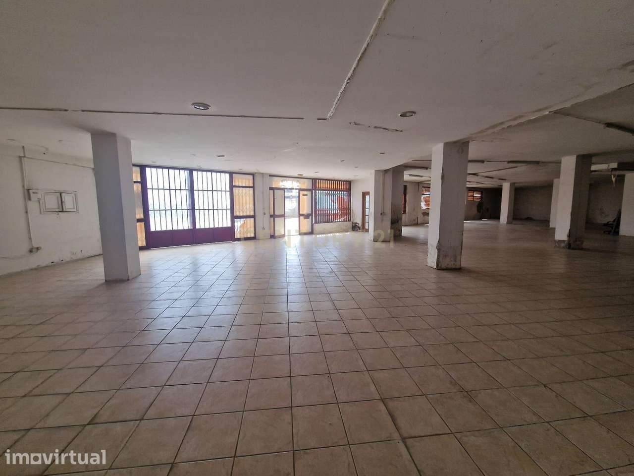Espaço comercial para recuperação em Delães, Vila Nova de Famalicão/GR - Grande imagem: 2/23