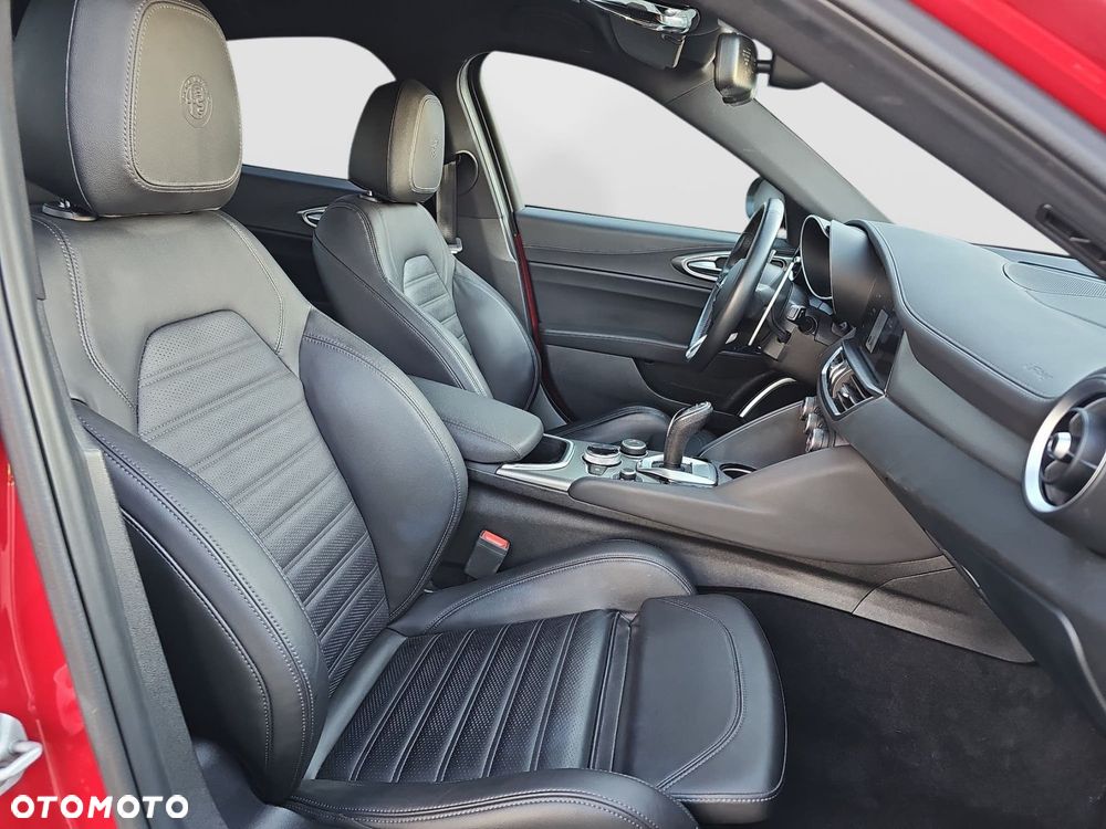 Alfa Romeo Giulia 2.0 Turbo Veloce Q4 - 13