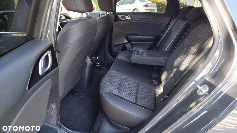 Kia Ceed 1.6 CRDi mHEV Business Line DCT - 22