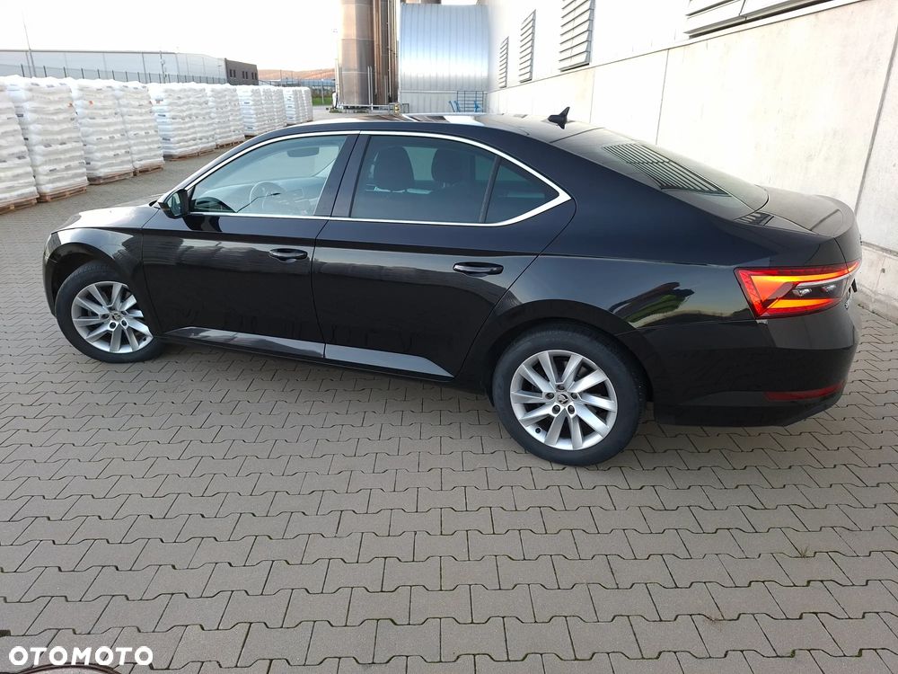 Skoda Superb 2.0 TDI SCR 4x4 Ambition DSG - 19