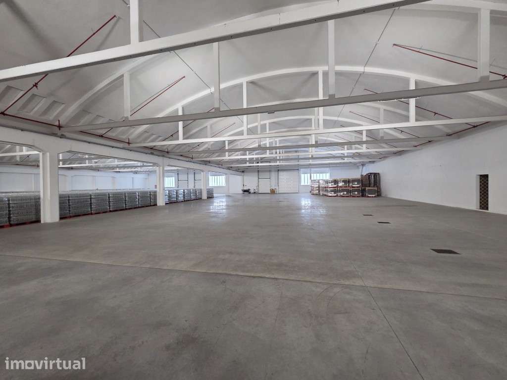 Armazém logístico recém-renovado com 5.000 m² para arrendamento - S... - Grande imagem: 3/13