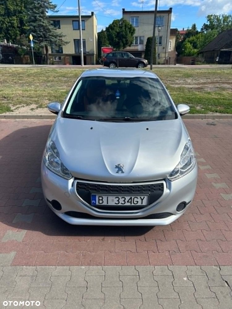 Peugeot 208 - 1