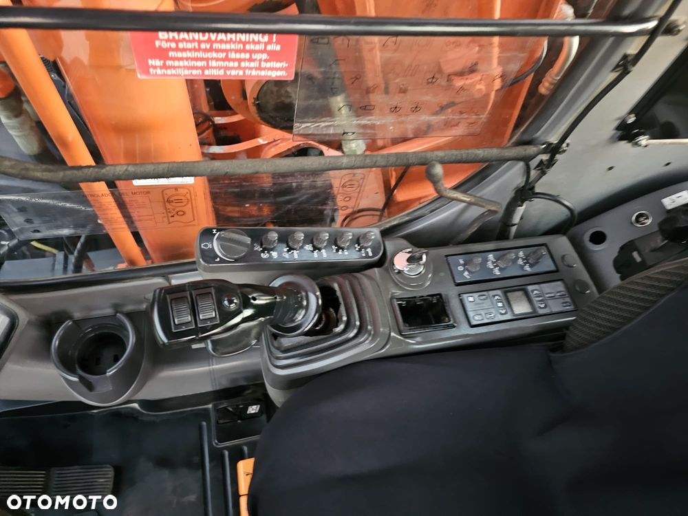 Hitachi ZX160W - 13