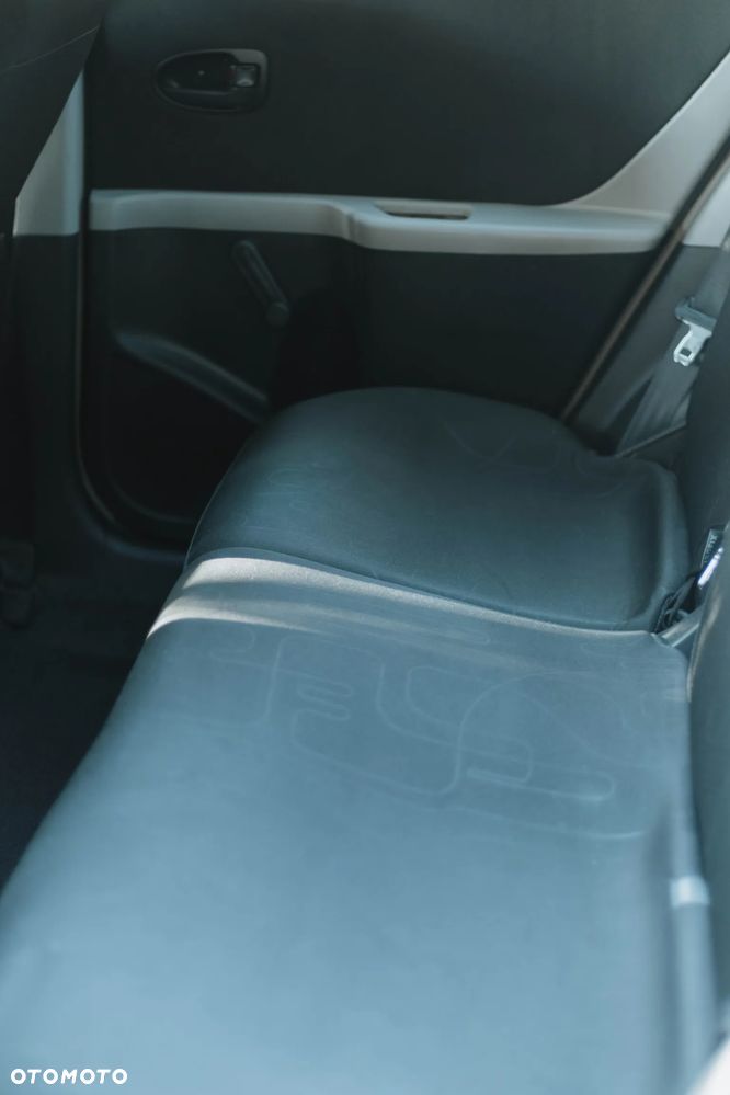 Toyota Yaris 2011 photo 4