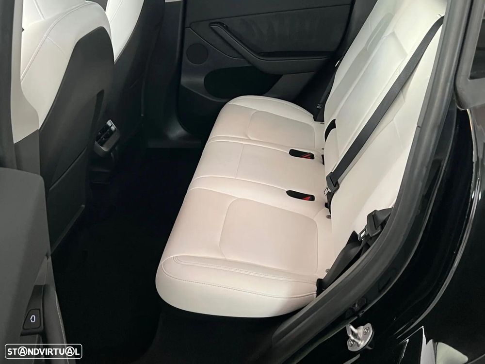 Tesla Model Y RWD - 13