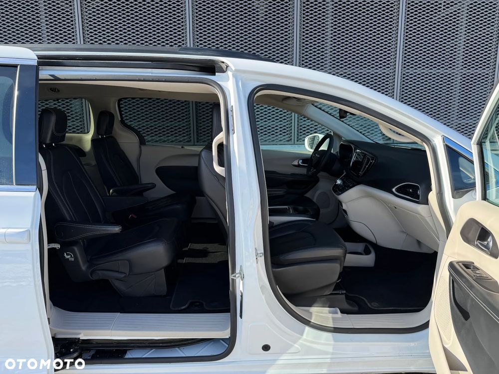 Chrysler Pacifica - 15