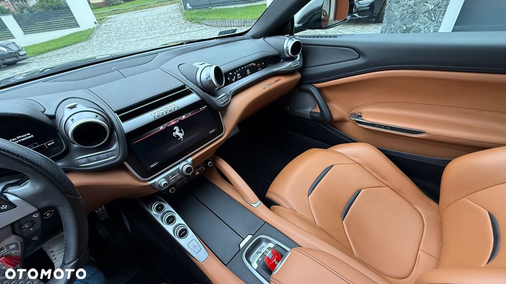 Ferrari GTC4Lusso - 13