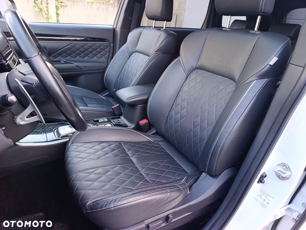 Mitsubishi Outlander 2.4 4WD Diamant+ - 23