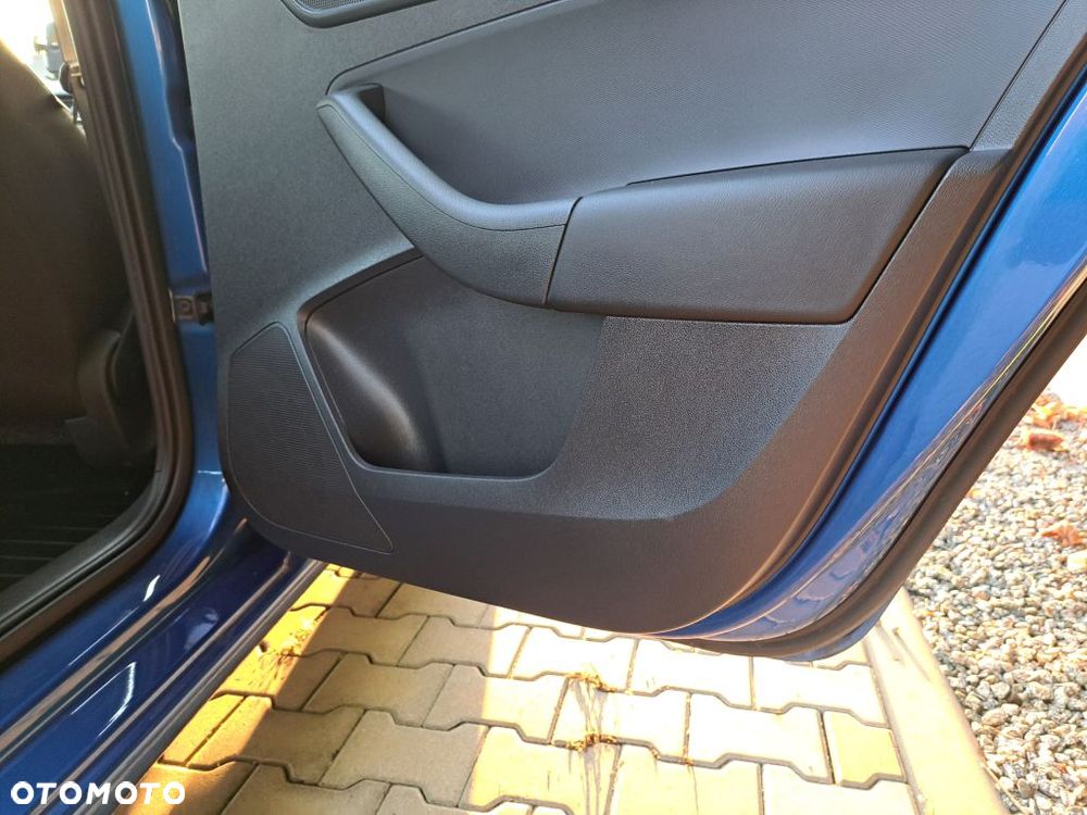 Skoda RAPID 1.6 TDI DPF Elegance - 17