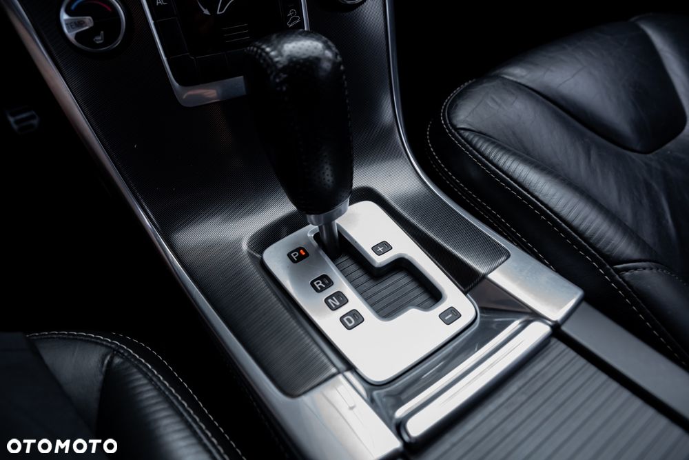 Volvo XC 60 D4 AWD Geartronic RDesign - 37