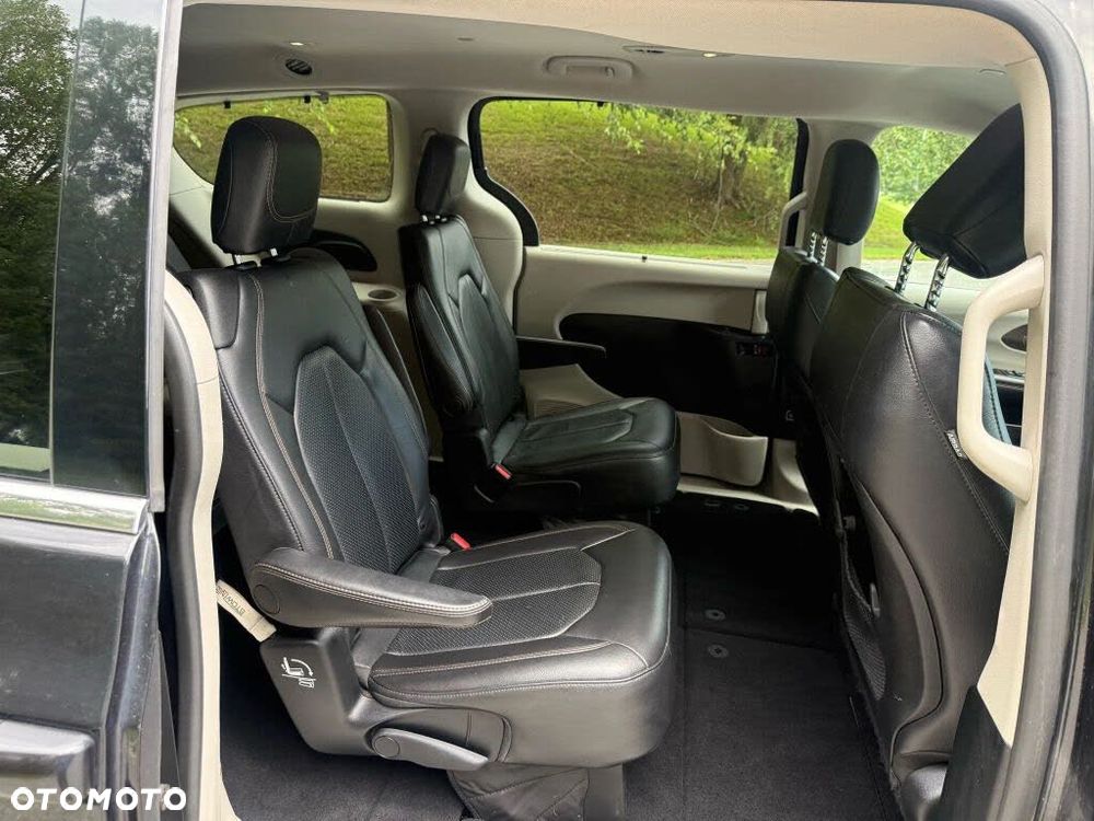 Chrysler Pacifica - 18