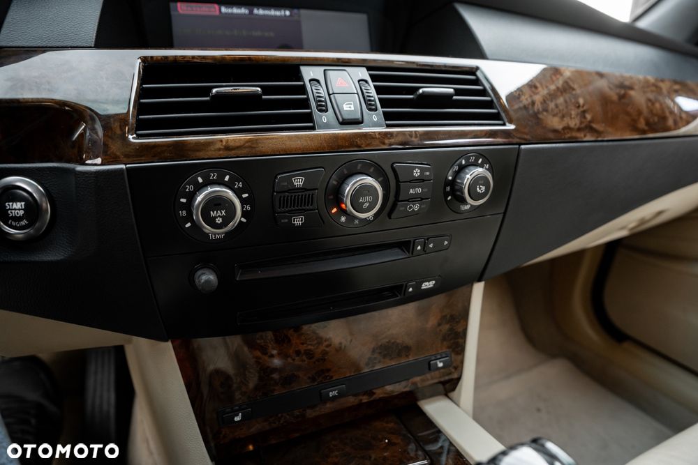 BMW Seria 5 530i - 32