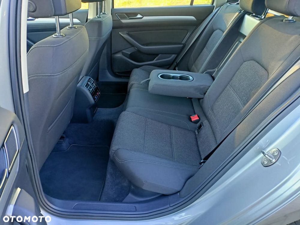 Volkswagen Passat Variant 2.0 TDI SCR (BlueMotion Technology) Highline - 12