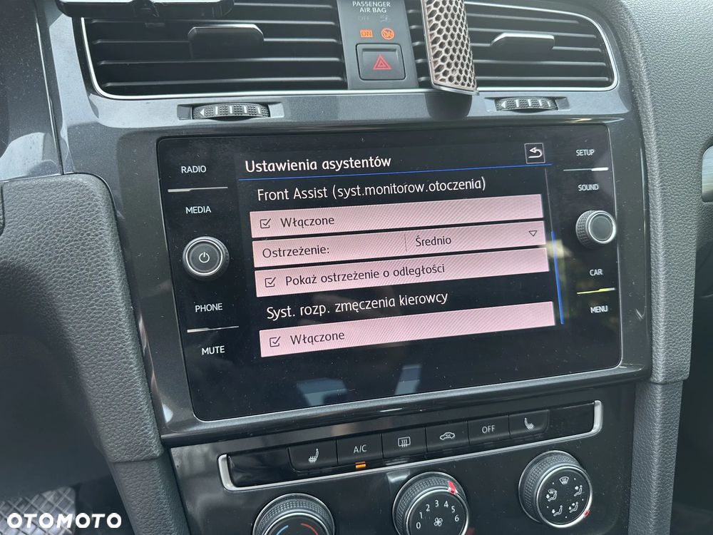 Volkswagen Golf 1.5 TSI BlueMotion ACT DSG Comfortline - 18