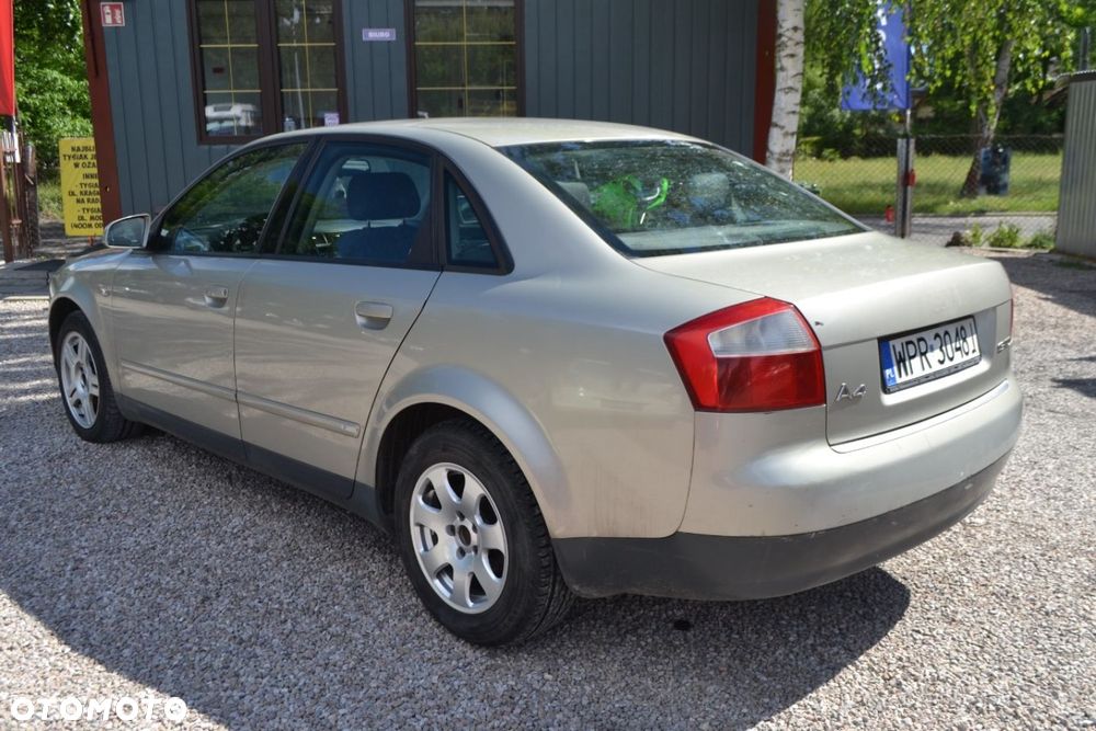 Audi A4 Limousine - 4