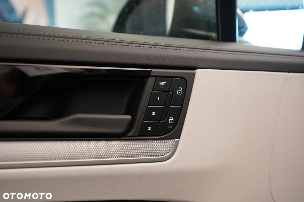 Porsche Cayenne - 17