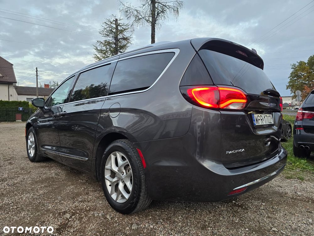 Chrysler Pacifica - 7