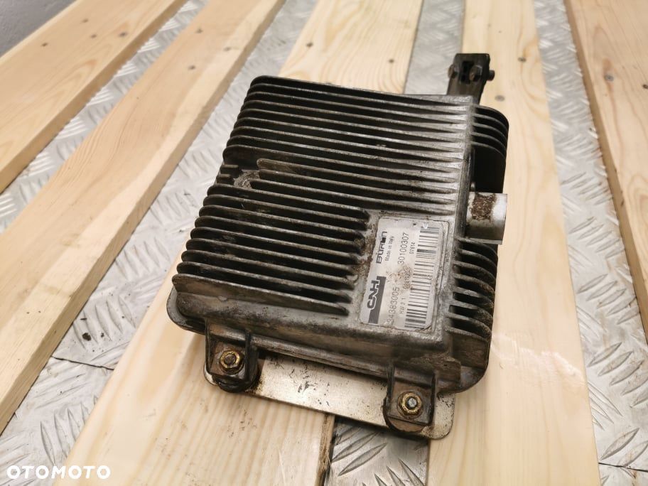 Przetwornica 12V 24V New Holland T8 .... {CNH 84383005} - 5