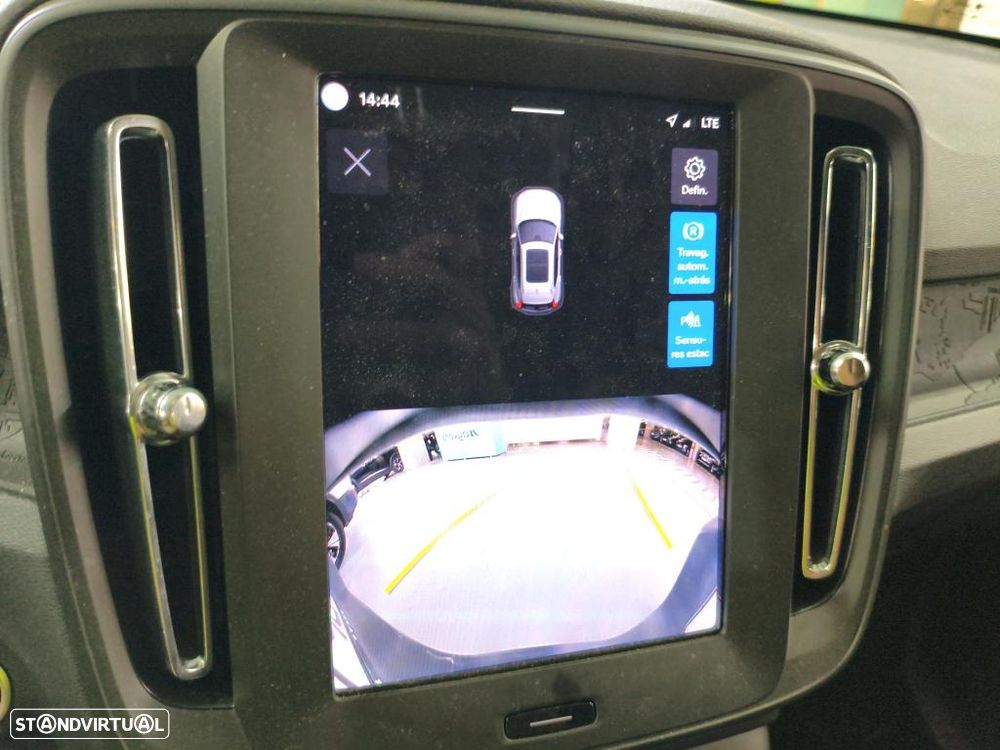Volvo XC 40 2.0 B3 Essential — fotografia 9