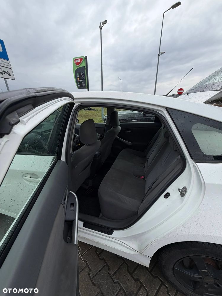 Toyota Prius 1.8 HSD Sol - 26