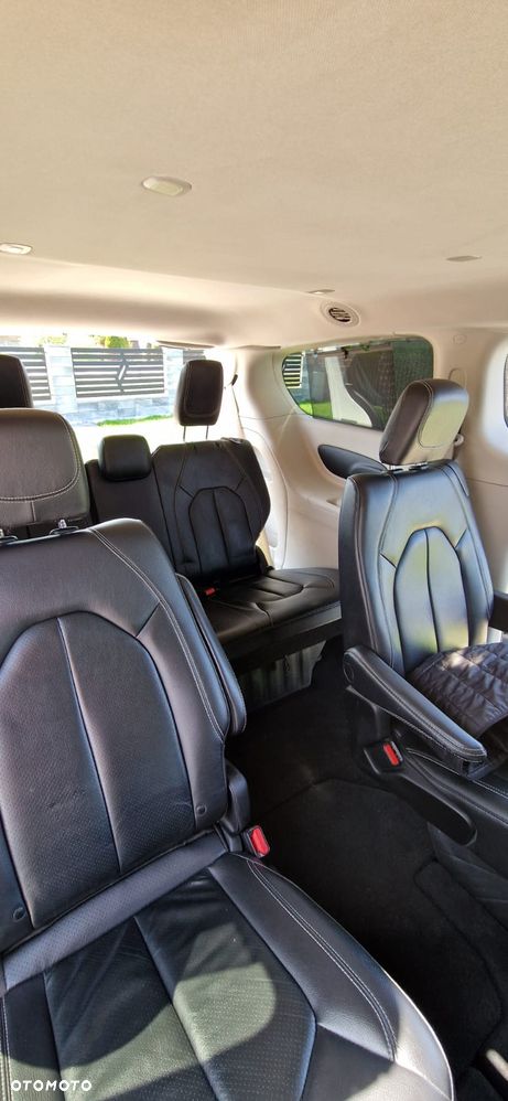 Chrysler Pacifica - 12