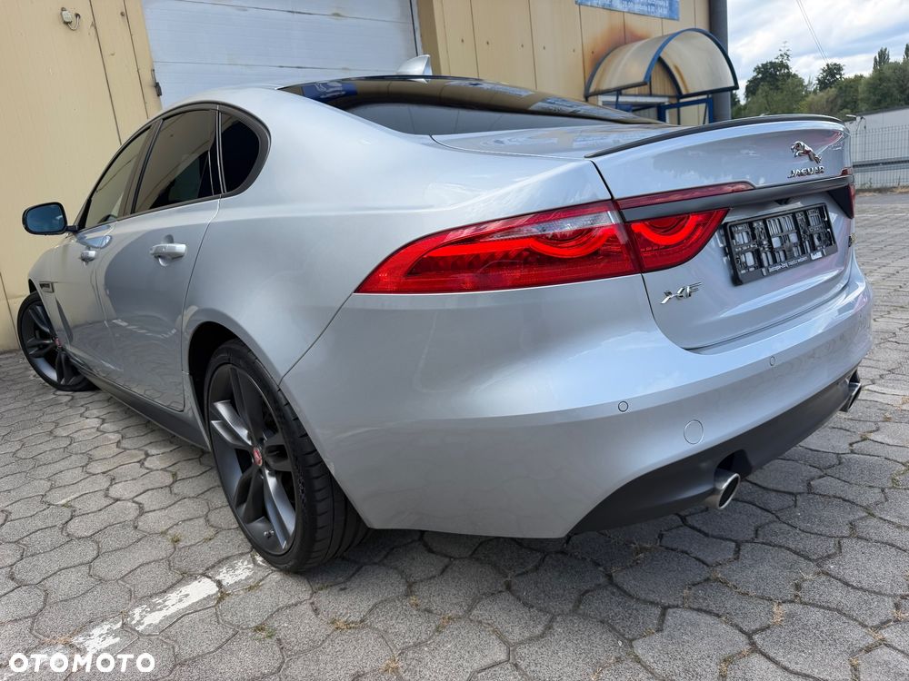 Jaguar XF 30t AWD 300 Sport - 4