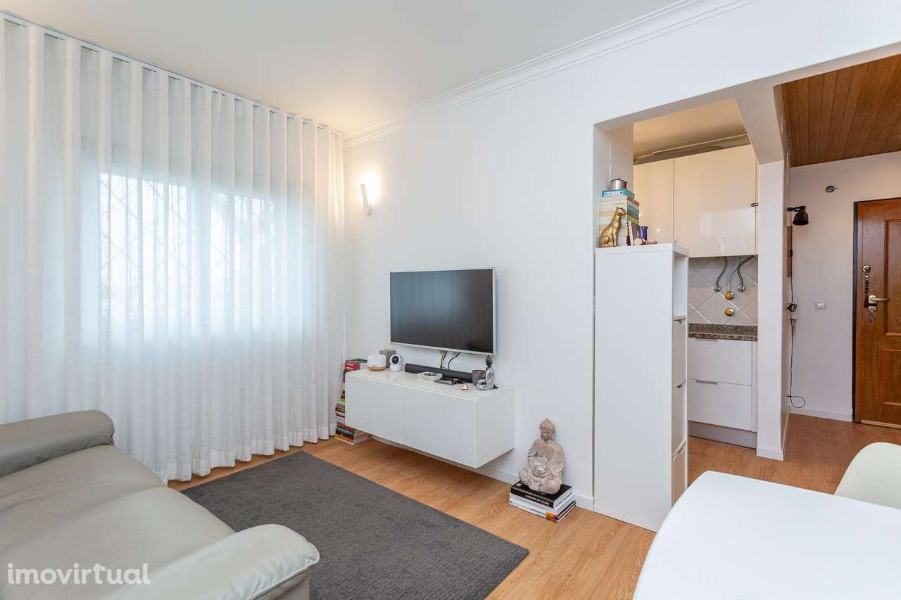 Apartamento T0 convertido em T1 no Alto do Forte - Grande imagem: 3/12