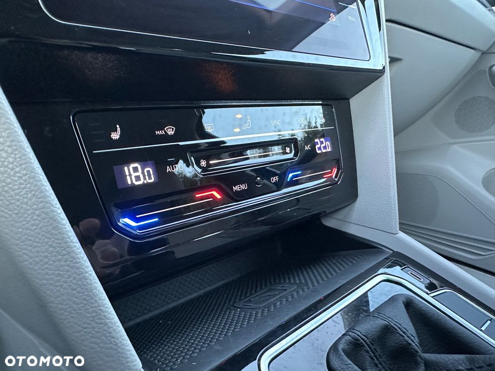 Volkswagen Passat Variant 2.0 TDI SCR DSG Elegance - 20