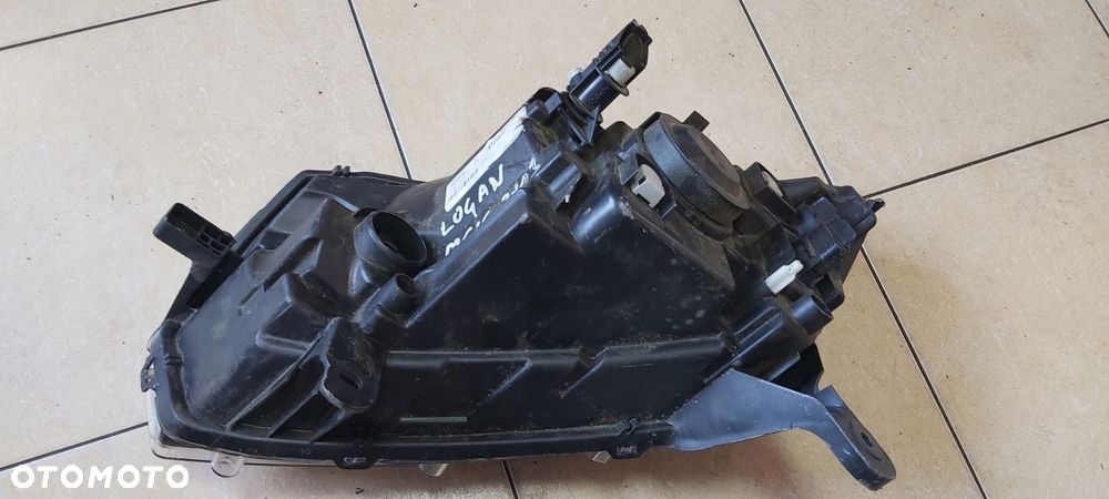 DACIA LOGAN II LAMPA PRZÓD PRAWA 260105344R - 2