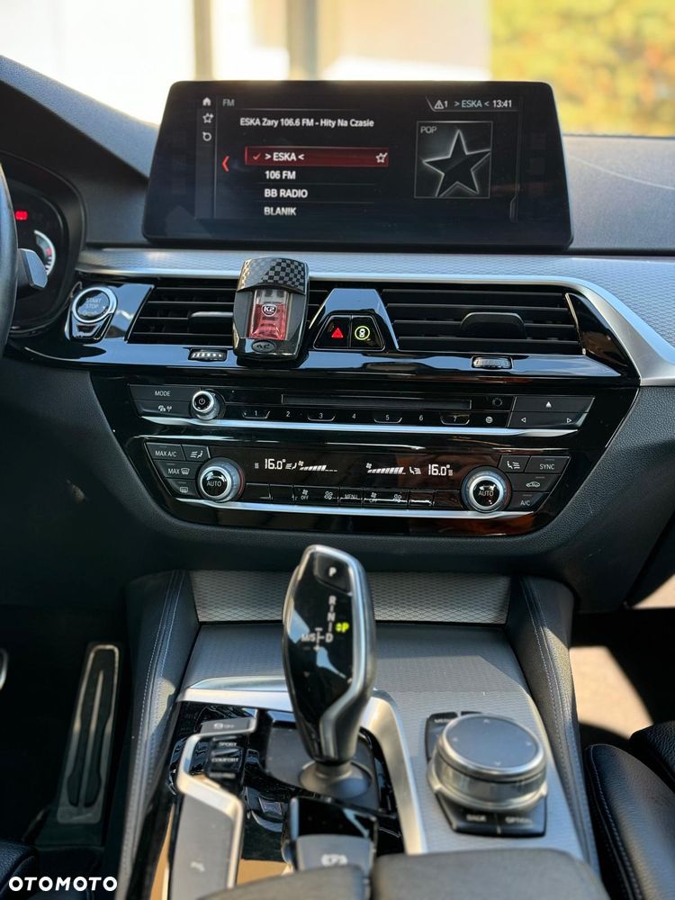 BMW Seria 5 520d M Sport - 9