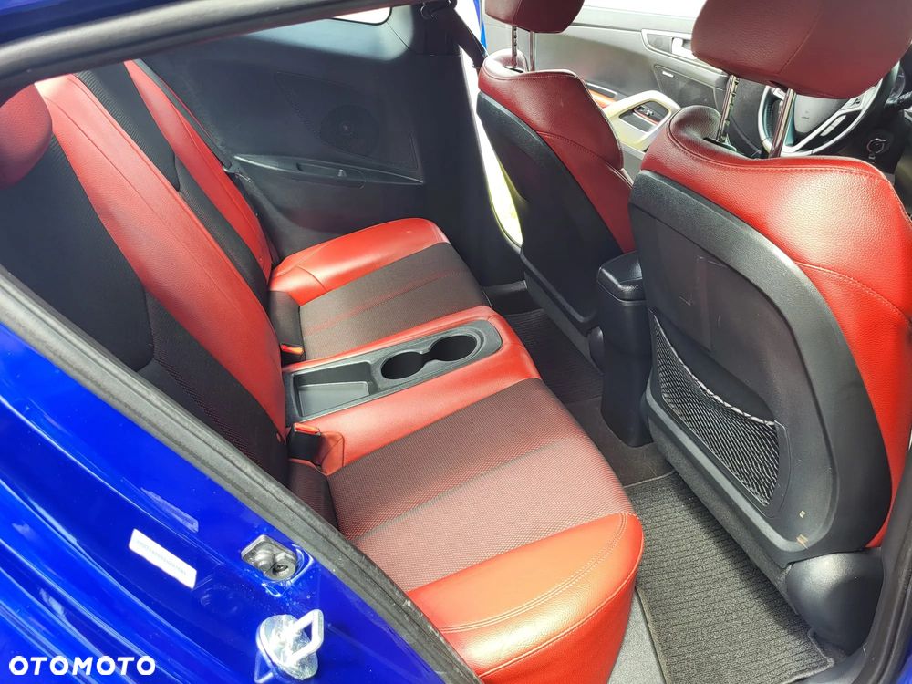 Hyundai Veloster - 10