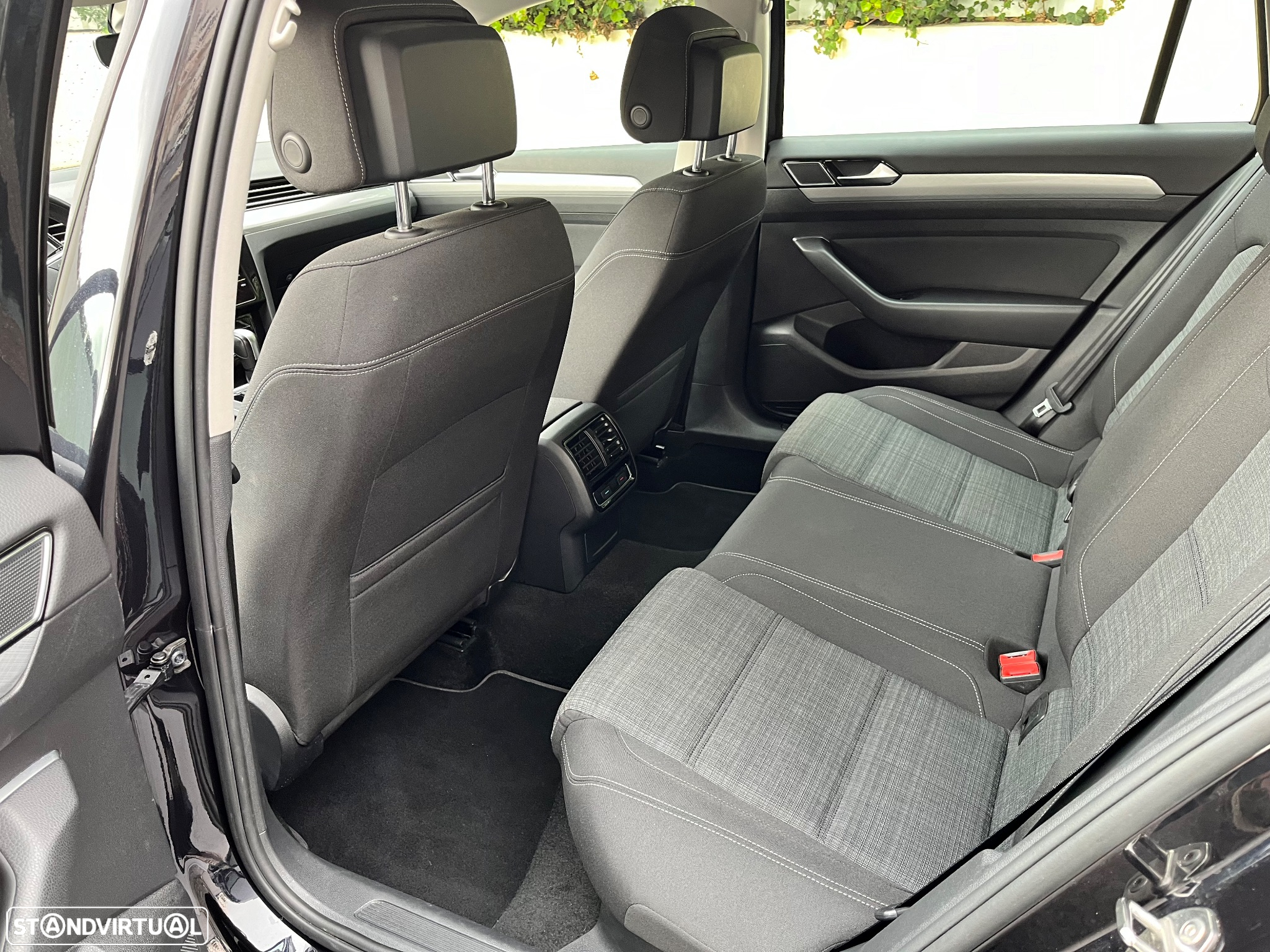 VW Passat Variant 2.0 TDi Business DSG - 8