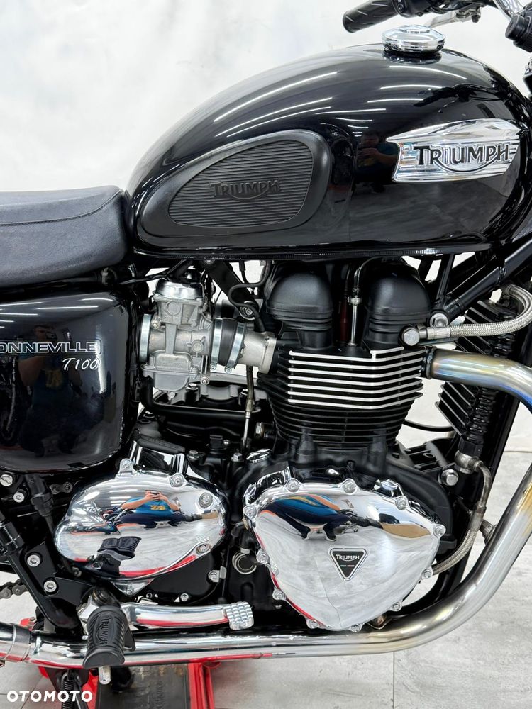 Triumph Bonneville - 13