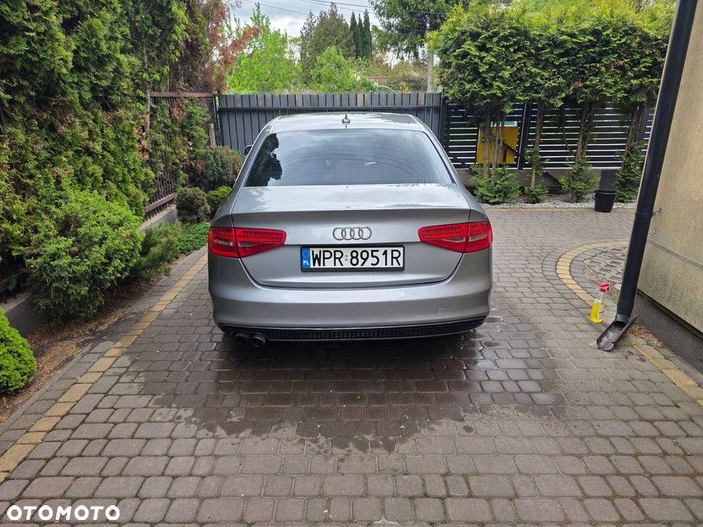 Audi A4 Limousine - 3