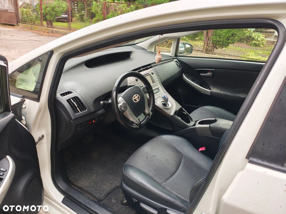 Toyota Prius 1.8 HSD Prestige - 8